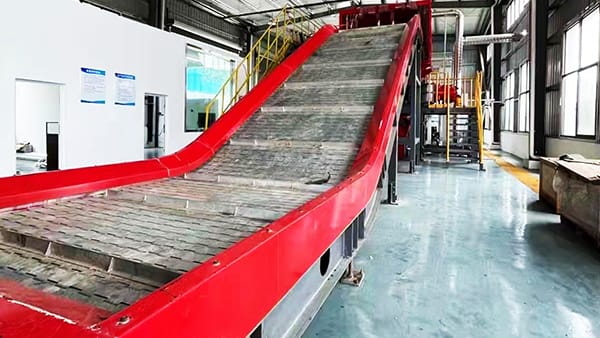 Transportador de placas articuladas